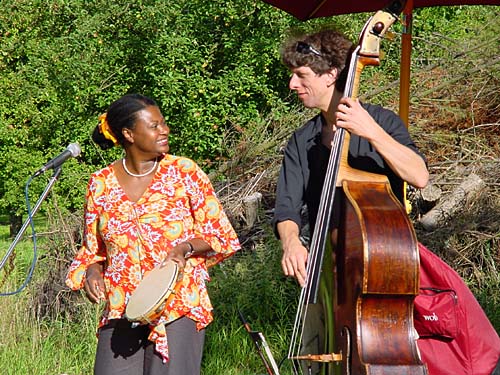 Eutlia de Carvalho (Gesang) + Horst Nonnenmacher (Kontraba)