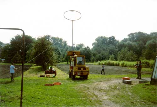 Jörg Schlinke, Neonskulptur Wunder, Aufbau